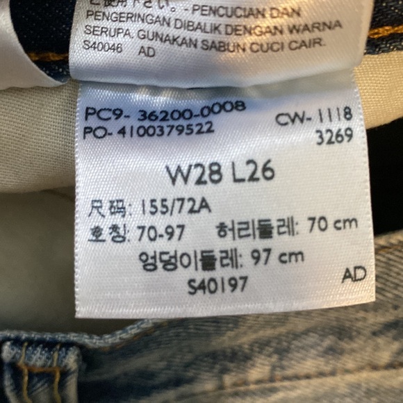 Size 28 Levi’s - Picture 4 of 6